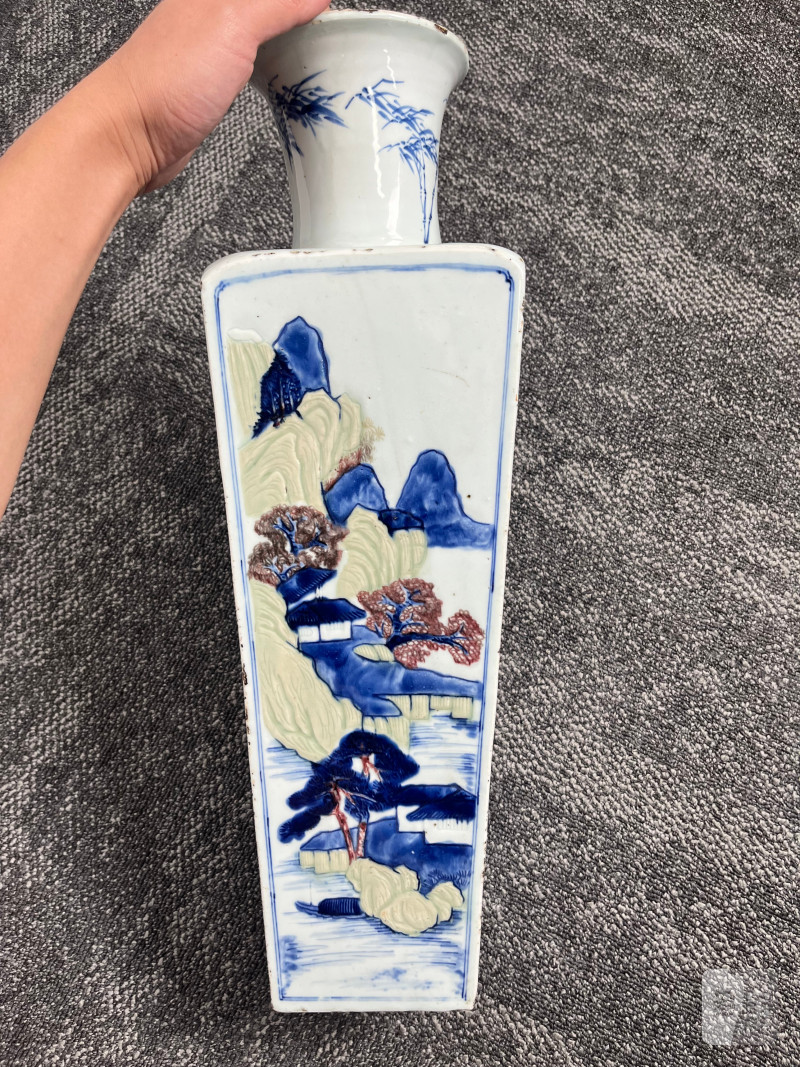 清康熙  釉下三彩山水人物亭台楼阁图四方瓶（税） - 图6
